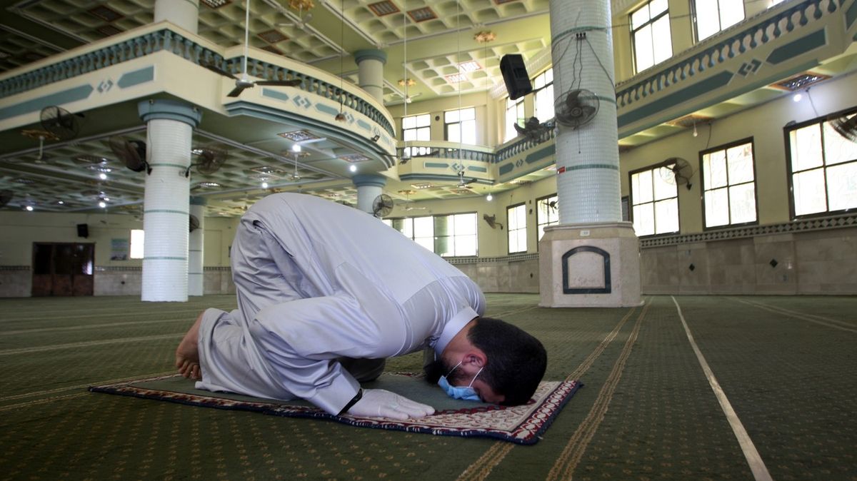 Ramadán v čase koronaviru: obýváky se změní v mešity